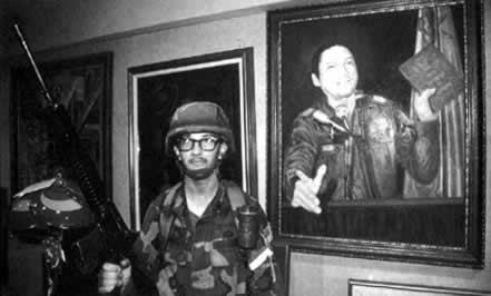 巴拿马前国防军司令诺列加被押送美国