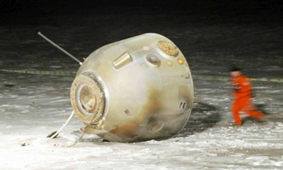 “神舟”四号飞船成功返回（歷史上的今天.中国）