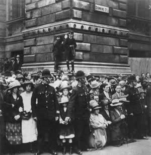 英国军队撤出，爱尔兰26个郡成立“自由邦”